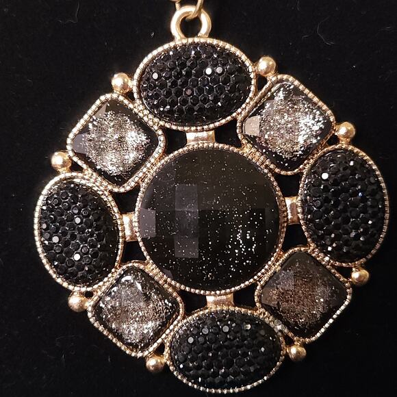 1990s Vintage Black & Gold-Tone Filigree Pendant Necklace - Picture 10 of 10